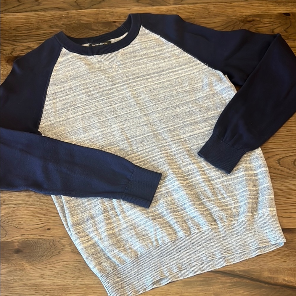 Banana Republic Men's Navy and Gray Crewneck Lightweight Sweater Small
